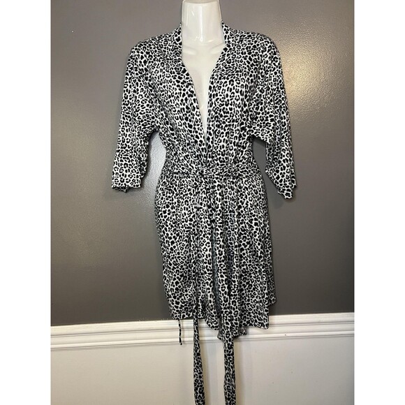 Rene Rofe Sleepwear Robe Womens Medium Black White Leopard Print Belted Kimono - Picture 2 of 5
